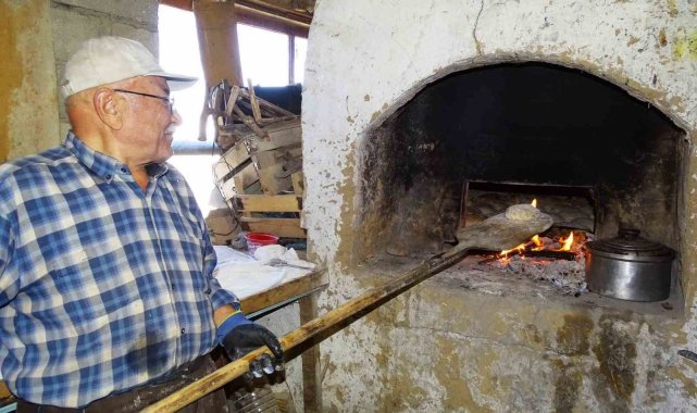 Köy ekmeğinden vazgeçemiyorlar