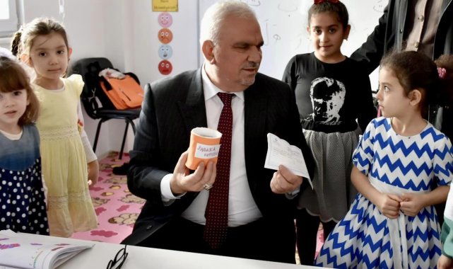 Kumbaralarındaki harçlıklarını depremzede kardeşleri için bağışladılar