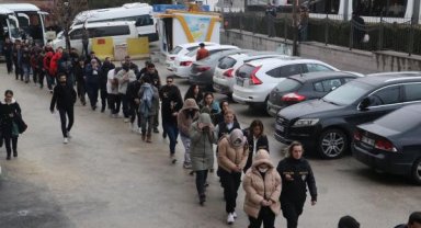Kurdukları sitelerle, araç sigortası yaptırmak isteyen 1288 kişiyi 5 milyon lira dolandırmışlar
