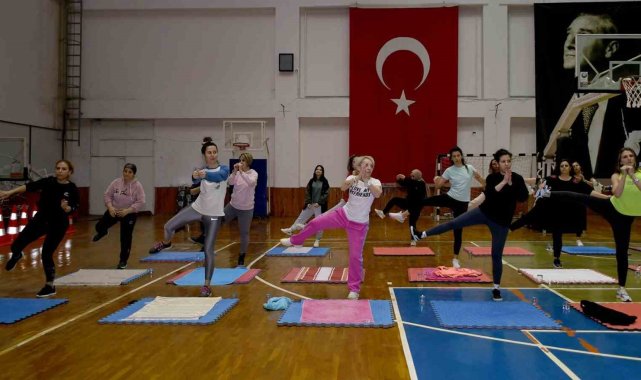 Kuşadası Belediyesi'nden kadınlar için pilates dersi