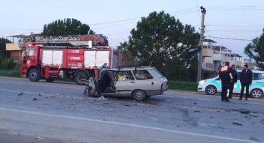 Kuşadası'nda otomobil ile kamyonet çarpıştı: 1 ölü