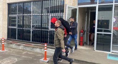 Kütahya'da 3 şüpheli, arkadaşlarının evinden hırsızlık yaparken suçüstü yakalandı