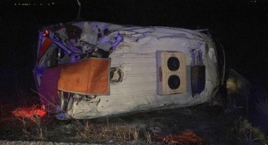 Kütahya'da ambulans devrildi; 3 sağlık personeli yaralı