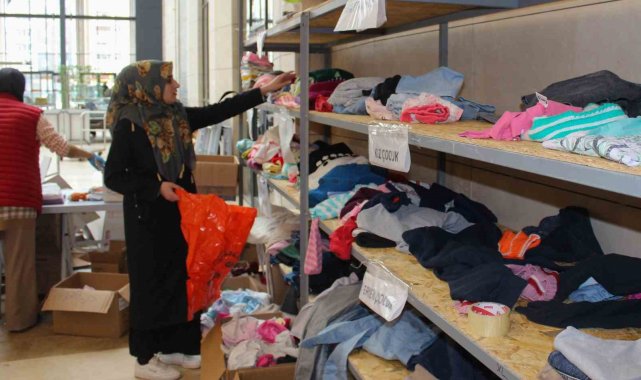 Kütahya'da Hilal Market gönüllere dokunuyor
