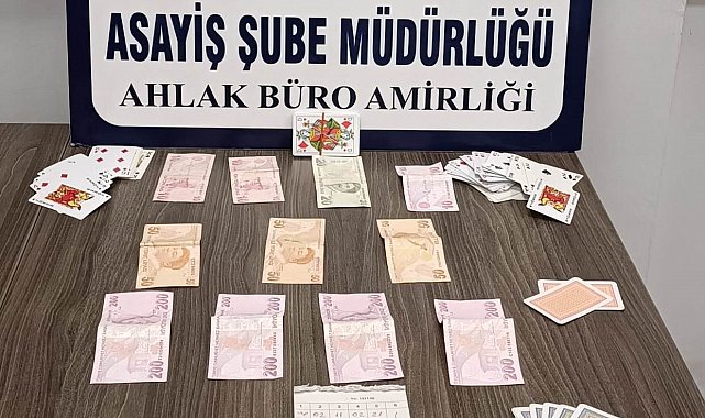 Kütahya'da kıraathanede kumar oynayan 5 şahsa para cezası