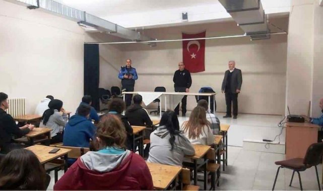 Kütahya'da lise öğrencileri emniyet teşkilatını ve polislik mesleğini tanıdı
