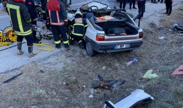 Kütahya'da otomobiller kafa kafaya çarpıştı: 1 ölü, 3 yaralı