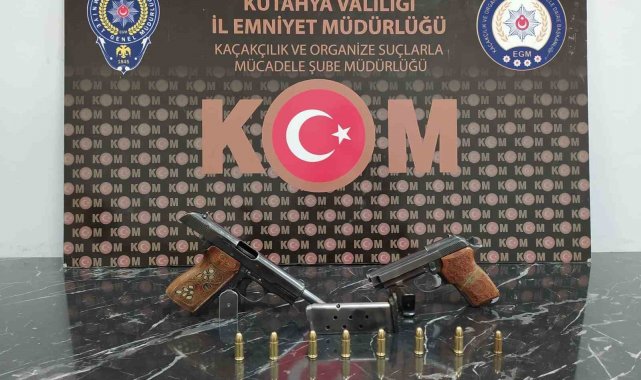 Kütahya'da yasa dışı silah ticareti yaptıkları iddiasıyla 5 şüpheli gözaltına alındı