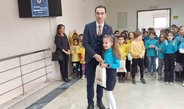 Kütüphaneler haftasında çok metaryal alan öğrencilere ödül verildi