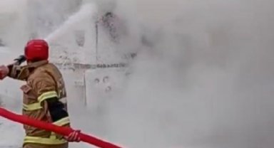 Madeni yağ yüklü tanker alev alev yandı