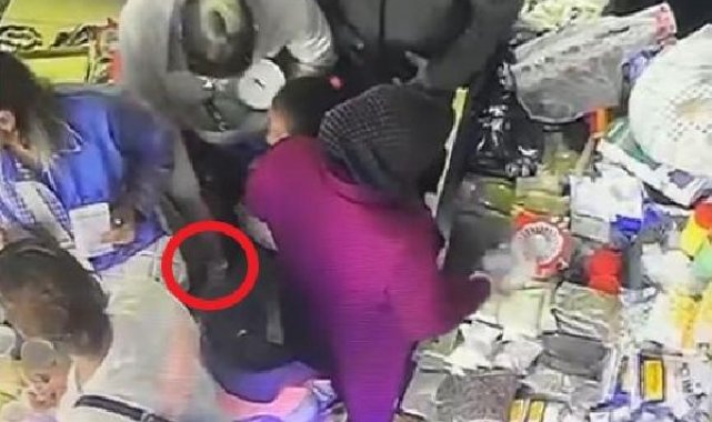 Mağazada yere düşen altınları alıp gittiler