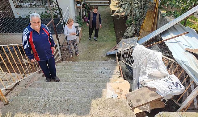 Mahalleli drift atanlardan dert yandı, otomobil evin bahçesine düştü