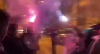 Mahalleliden depremzede çocuklara forma sürprizi