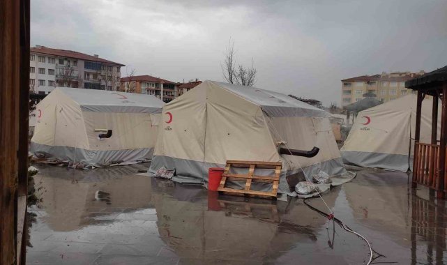Malatya'da çadırları su bastı