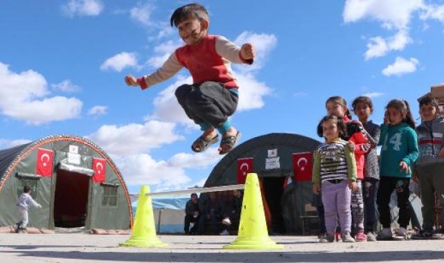 Malatya'da depremzede çocuklar, oyun parkurunda eğlendi