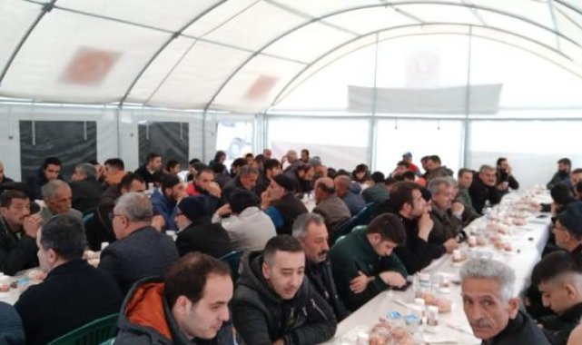 Malatya'da depremzedelere her akşam bin kişilik iftar veriliyor