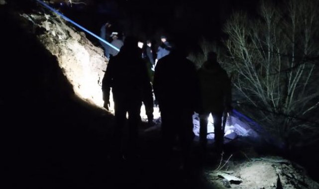 Malatya'da kayısı yüklü kamyon şarampole devrildi: 7 ölü
