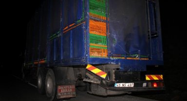 Manisa'da kamyonet, TIR'a arkadan çarptı: 1 ölü, 2 yaralı