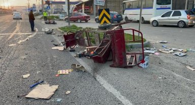 Manisa'da motosiklet ile elektrikli bisiklet çarpıştı: 2 ölü, 1 yaralı