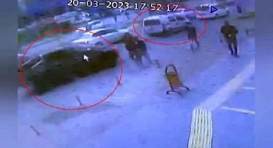 Mardin'de kırmızı ışıkta bekleyen hafif ticari araca silahlı saldırı: 2 ölü, 1 yaralı