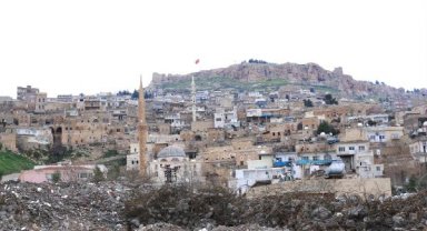 Mardin'de kültürel dokuyu bozan 5 katlı binanın yıkımı yapıldı