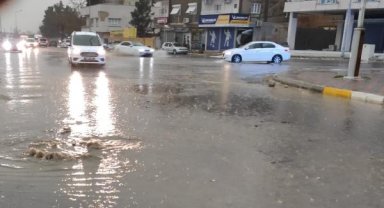 Mardin'de sağanak hayatı olumsuz etkiledi