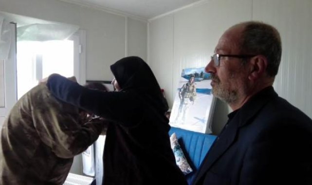 Mehmetçik'ten, Pençe-Kilit şehidinin depremzede ailesine ziyaret