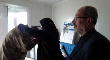 Mehmetçik'ten, Pençe-Kilit şehidinin depremzede ailesine ziyaret