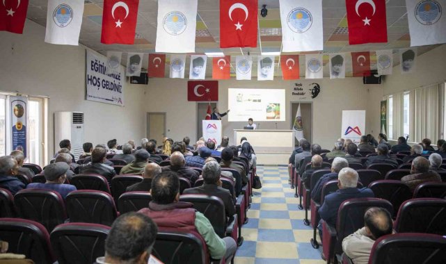 Mersin'de üreticilere kaysı hasat teknikleri eğitimi