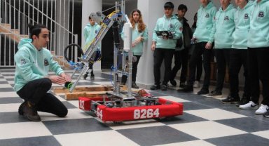 Meslek lisesi öğrencileri tasarladıkları robot ile Kanada'da yarışacak