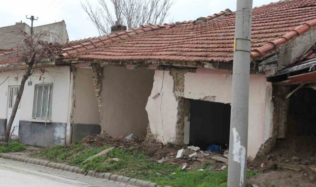 Metruk evler tehlike saçmaya devam ediyor