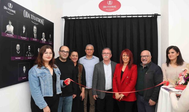 Mezitli Oda Tiyatrosu perdelerini 'Mesafe' oyunuyla açtı