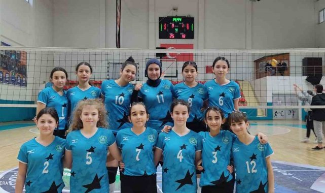 Midi voleybolcular finallerde