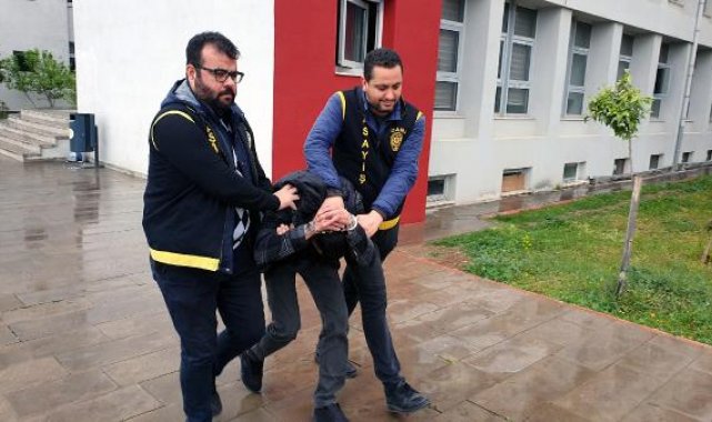 Minibüse binmeye çalışan yolcuların cep telefonlarını çalan şüpheli, tutuklandı - Yeniden