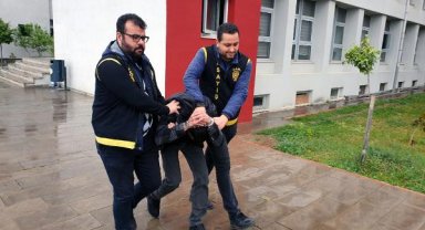 Minibüse binmeye çalışan yolcuların cep telefonlarını çalan şüpheli, tutuklandı - Yeniden