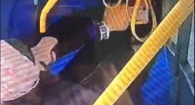 Minibüste kadınların kavgası kamerada