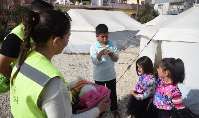 Minik Zeynep'in gönderdiği oyuncaklardan çıkan not, duygulandırdı