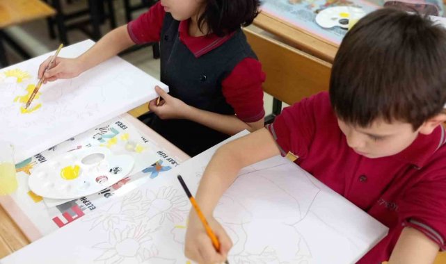 Minikler, eserlerini depremzedeler için üretti