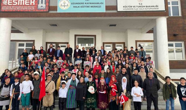 Minikler tarihi konuşturarak şehitlerimizi andılar