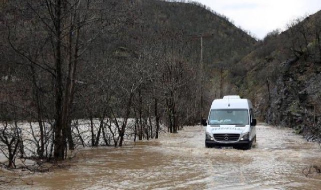 Munzur Çayı taştı, Tunceli- Ovacık karayolu kapatıldı