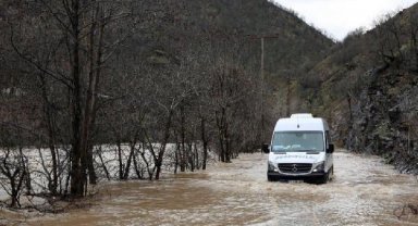 Munzur Çayı taştı, Tunceli- Ovacık karayolu kapatıldı