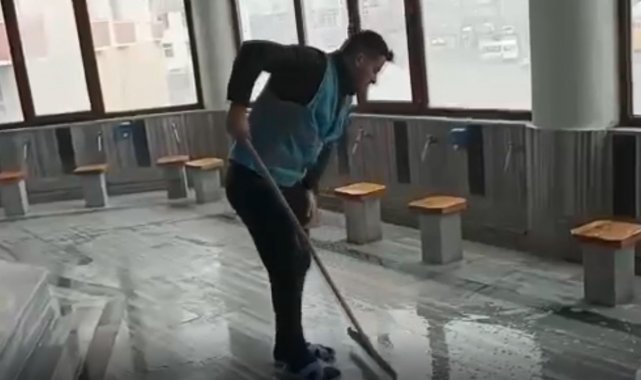 Muradiye Belediyesinden Ramazan öncesi cami temizliği