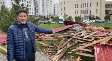 Muş'ta şiddetli rüzgar ve yağış; çatılar uçtu, ev ve iş yerlerinin camları kırıldı