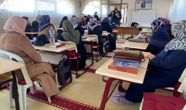 Narkotik polisleri annelere madde bağımlılığını anlattı