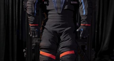 NASA yeni 'uzay kıyafetini' tanıttı