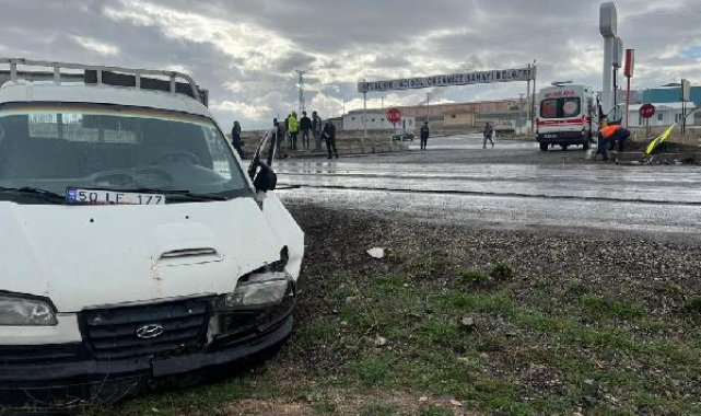 Nevşehir'de kamyonet ile otomobil çarpıştı: 9 yaralı