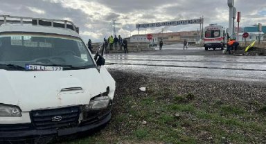 Nevşehir'de kamyonet ile otomobil çarpıştı: 9 yaralı
