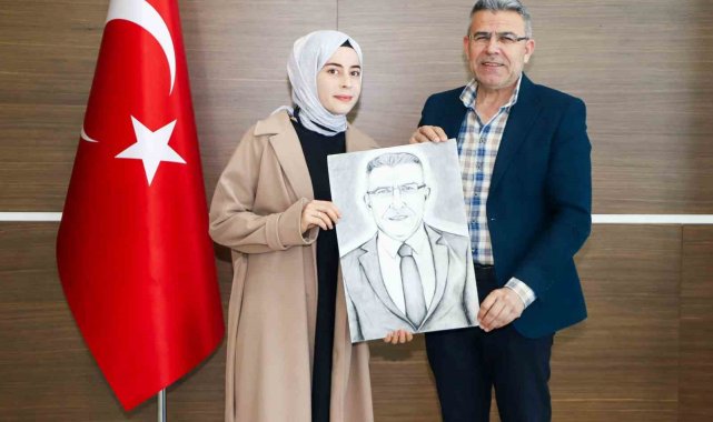 Nişan yüzüklerini takan Başkan Güler'e karakalem portre jesti