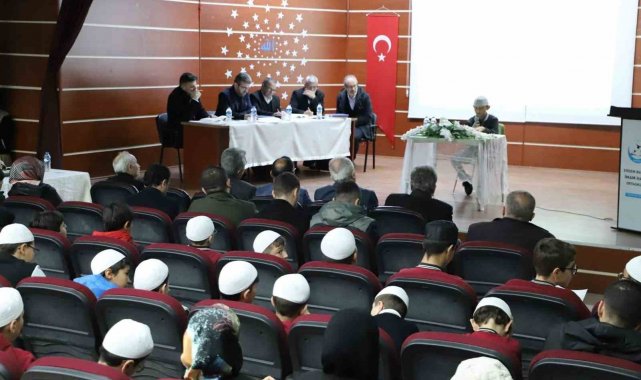 Öğrenciler ezanı ve Kuran-ı Kerim'i güzel okumak için yarıştılar