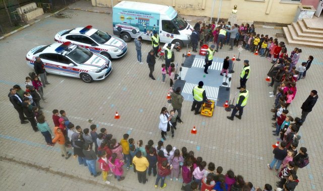 Öğrenciler trafik kurallarını eğlenerek öğrendi